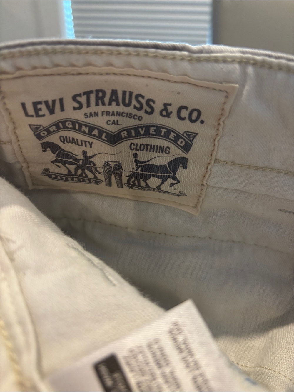 Levi's Men's Relaxed Cargo Jeans in Gray Camo - Picture 2 of 8
